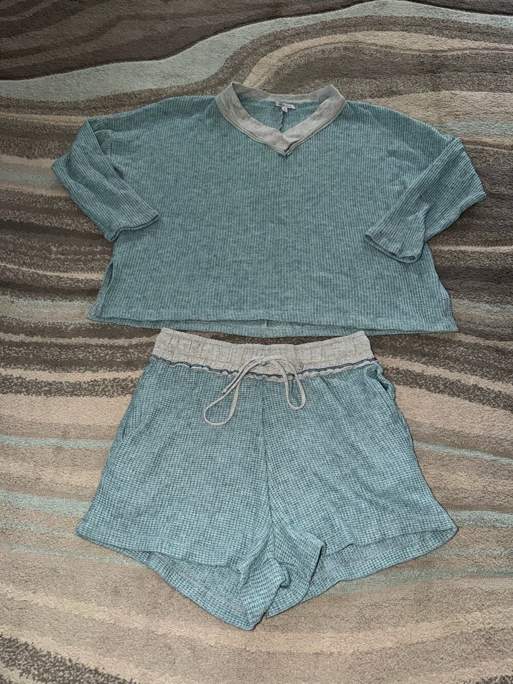 White Birch Blue mineral-washed thermal set shorts top boutique Medium